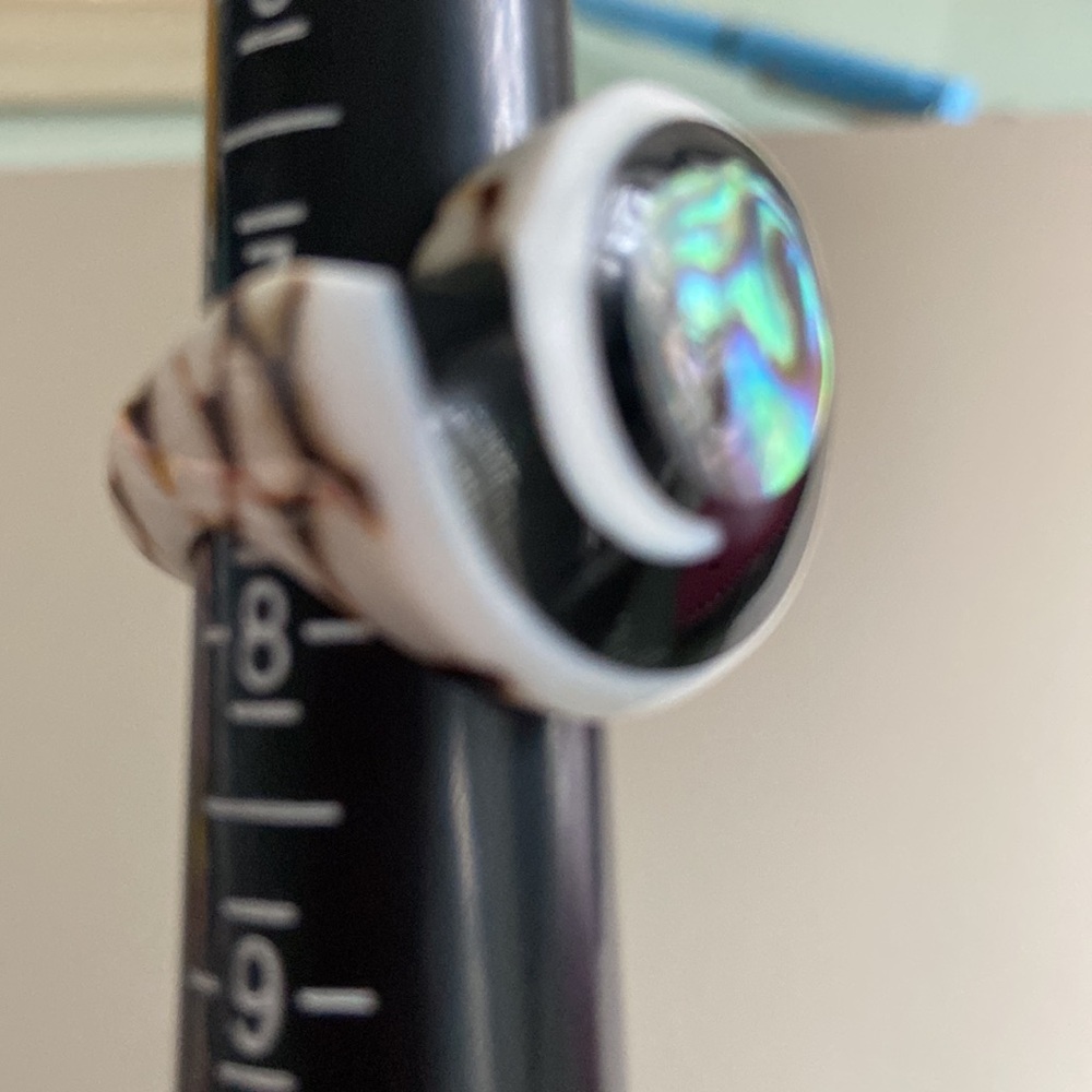 Very Cute Shell Ring With Abalone Shell Inlay - image 5